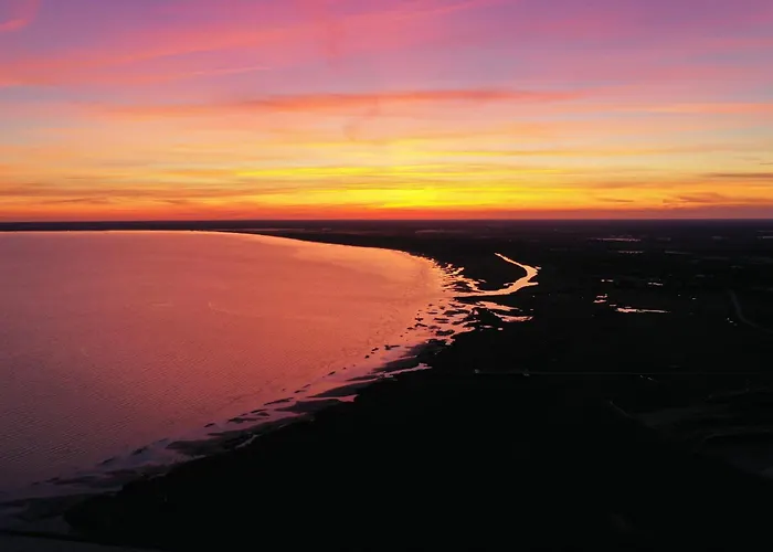 Free Parking L Everything Nearby L Easy Self Check-in