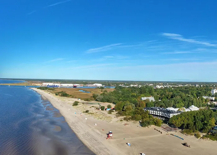 Free Parking L Everything Nearby L Easy Self Check-in Apartment