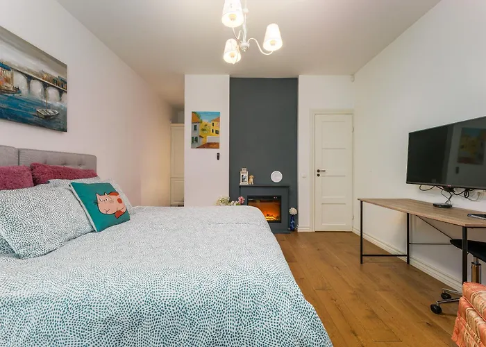 Free Parking L Everything Nearby L Easy Self Check-in *