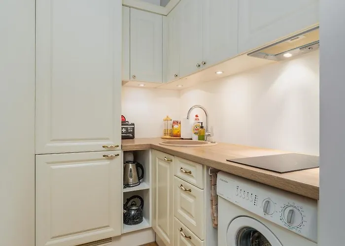 Free Parking L Everything Nearby L Easy Self Check-in *